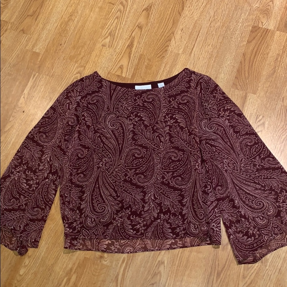 New York &Co burgundy maroon dark floral bell sleeve chiffon blouse.